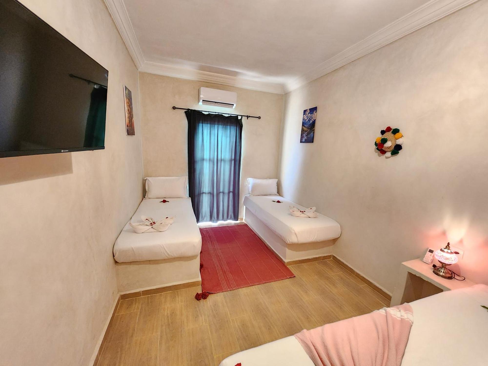 Les Jardins D Amizmiz 6 Piscines Bed & Breakfast Wawizelte Luaran gambar