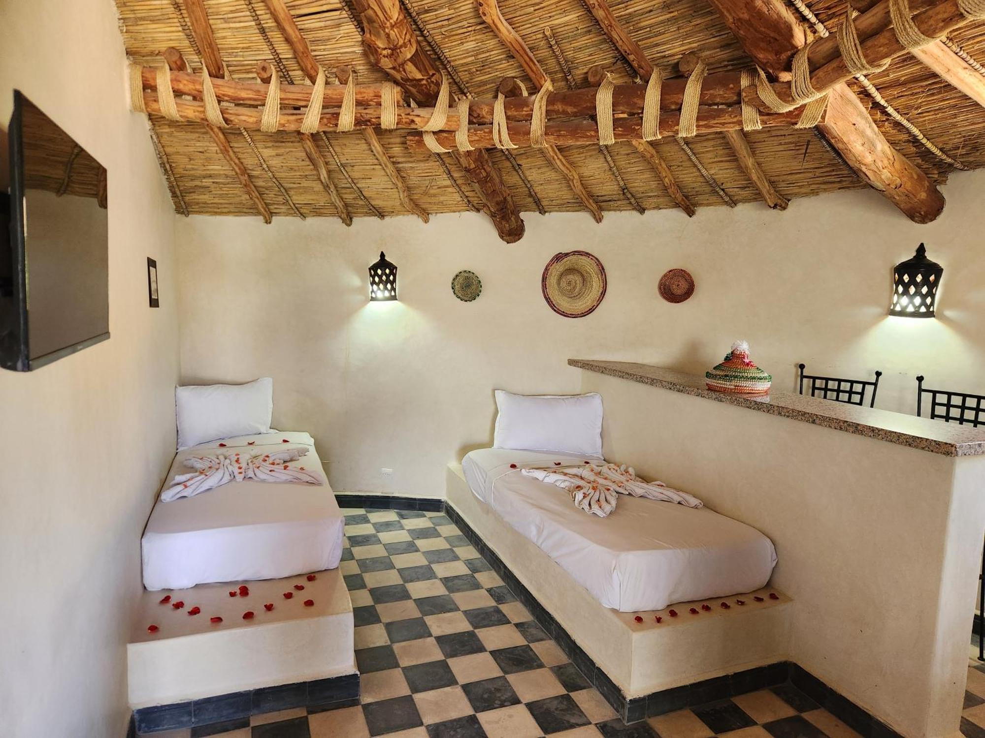 Les Jardins D Amizmiz 6 Piscines Bed & Breakfast Wawizelte Luaran gambar